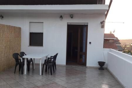شقة كاربونيا  في Andrea'S House المظهر الخارجي الصورة